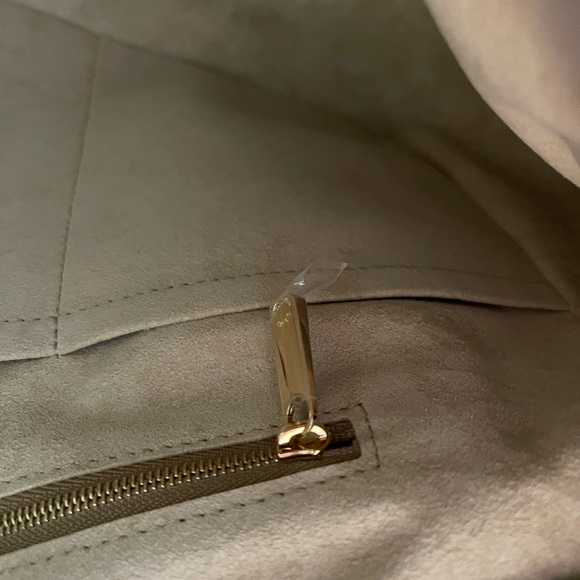 Selling brand new ARTSY MM Monogram - Picture 8 of 8